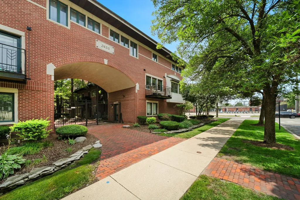 2455 West Ohio Street Chicago IL 60612