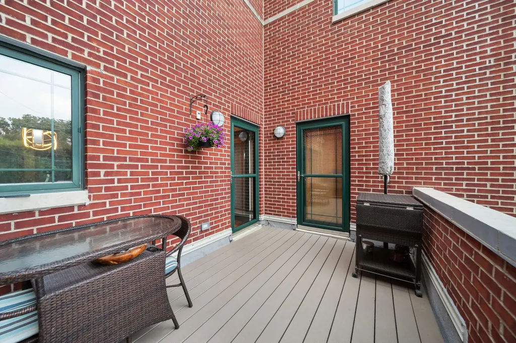 2455 West Ohio Street Chicago IL 60612