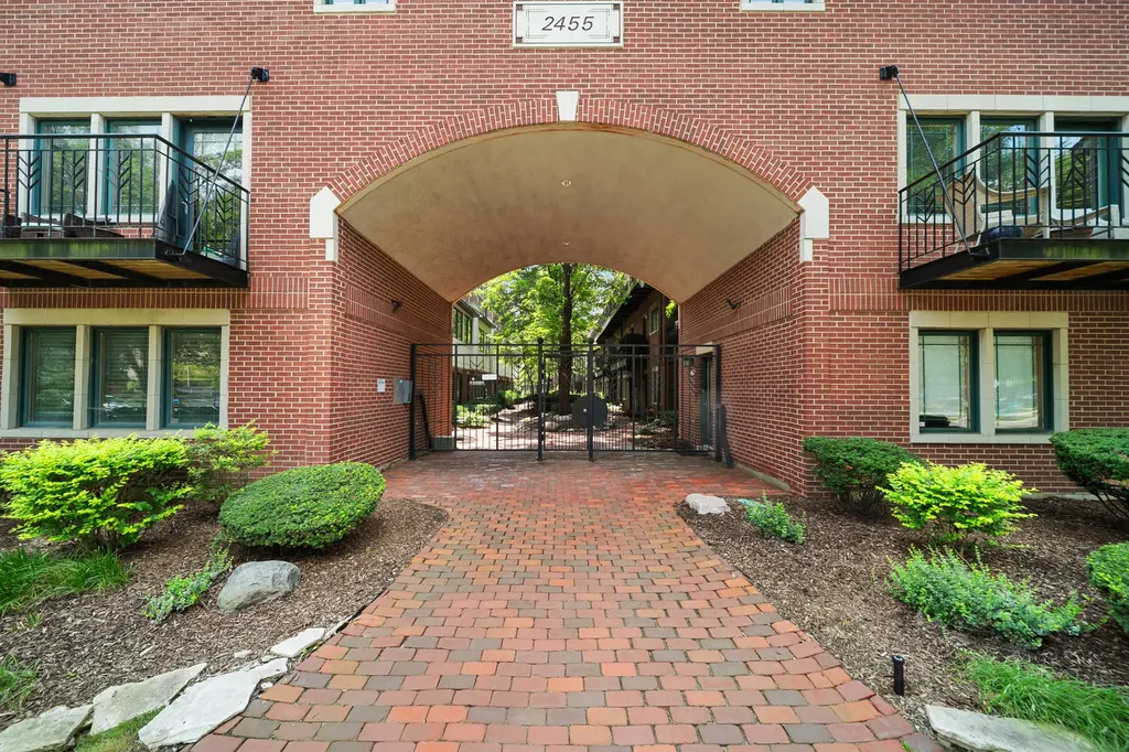 2455 West Ohio Street Chicago IL 60612