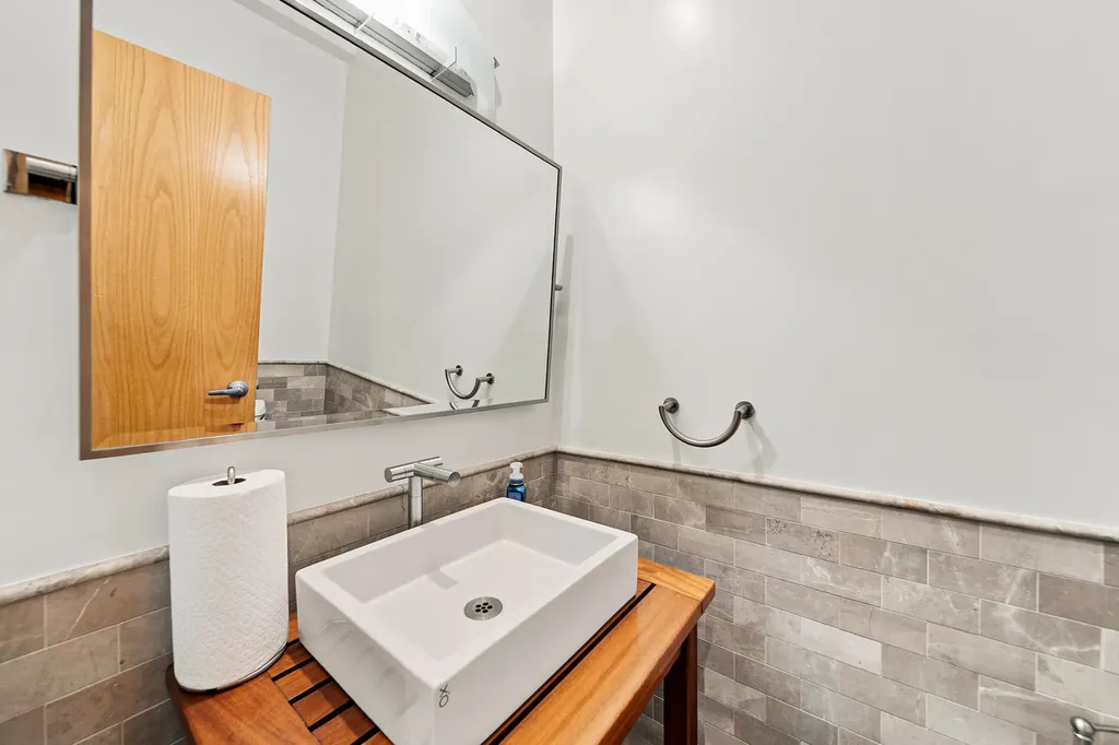 2455 West Ohio Street Chicago IL 60612