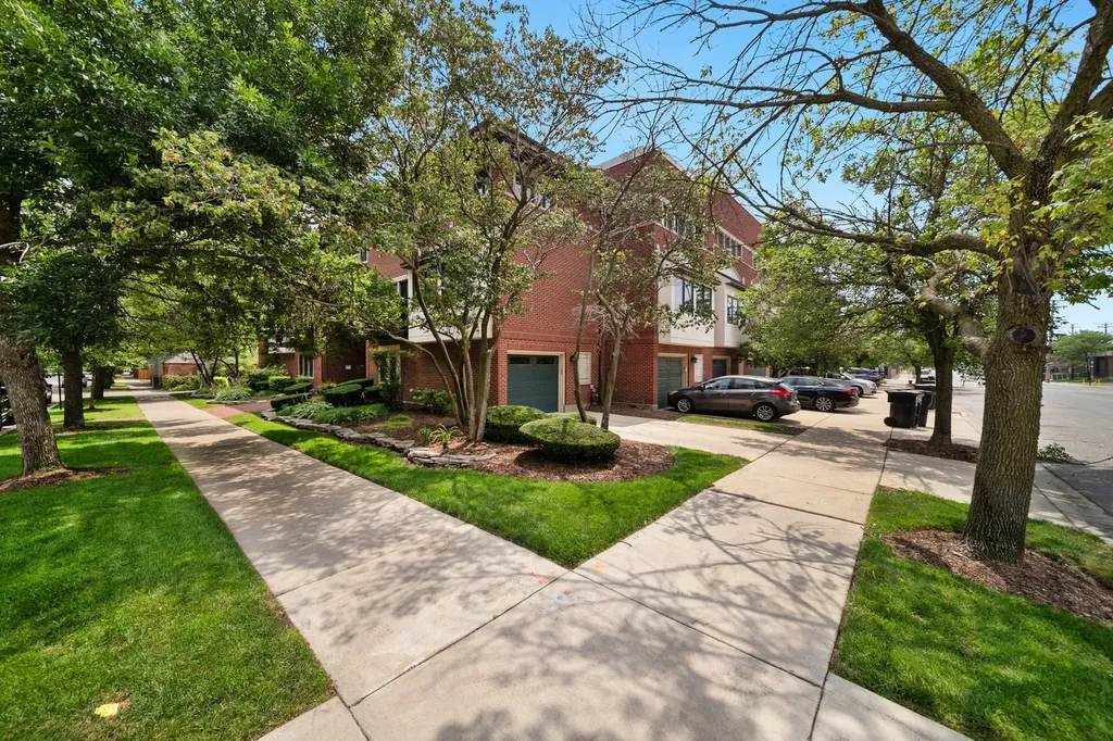 2455 West Ohio Street Chicago IL 60612