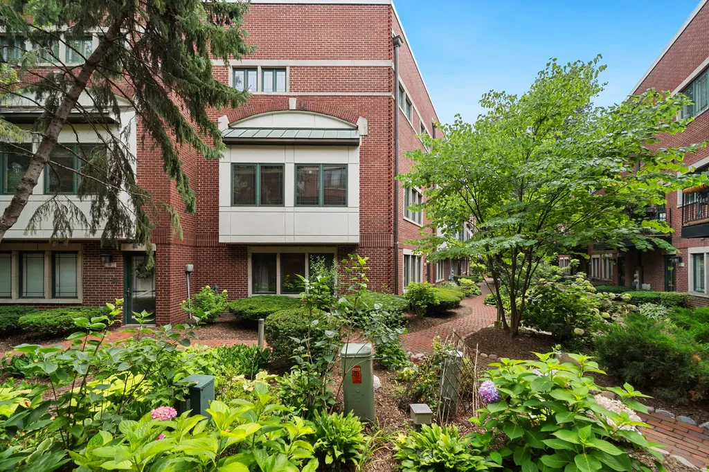 2455 West Ohio Street Chicago IL 60612