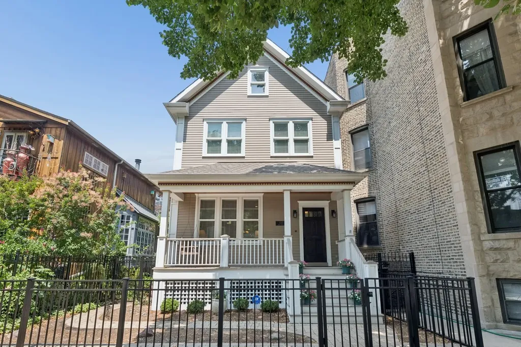 1530 West Grace Street Chicago IL 60613