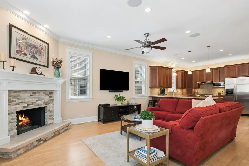 1530 West Grace Street Chicago IL 60613