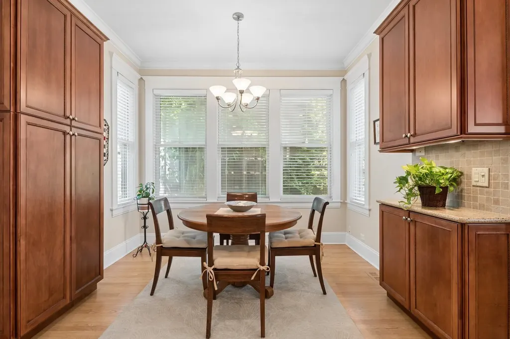 1530 West Grace Street Chicago IL 60613