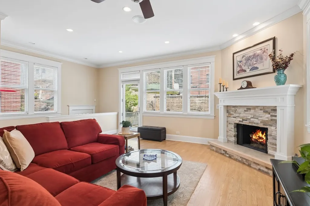1530 West Grace Street Chicago IL 60613