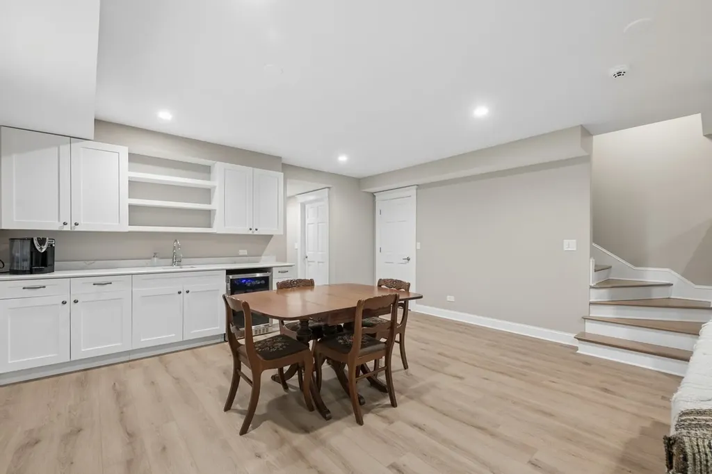 1530 West Grace Street Chicago IL 60613