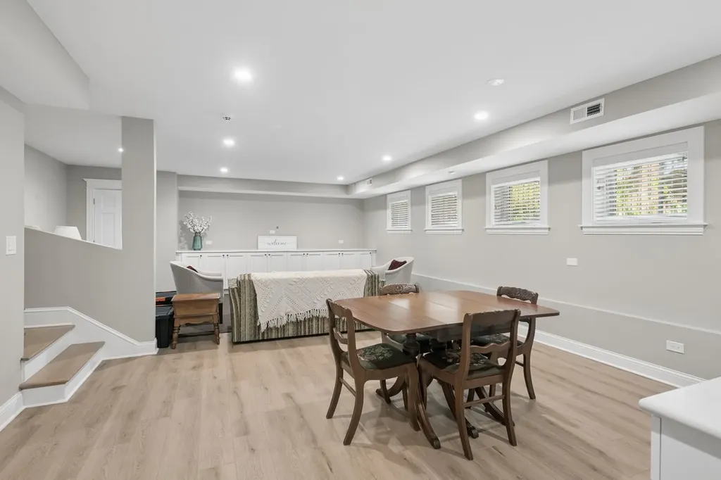 1530 West Grace Street Chicago IL 60613