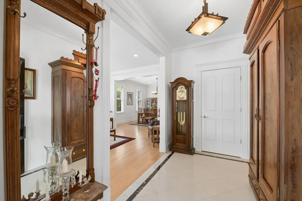 1530 West Grace Street Chicago IL 60613
