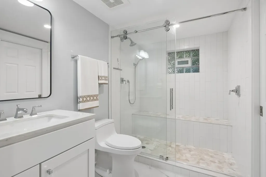 1530 West Grace Street Chicago IL 60613
