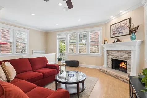 1530 West Grace Street Chicago IL 60613