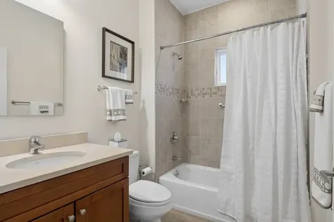 1530 West Grace Street Chicago IL 60613