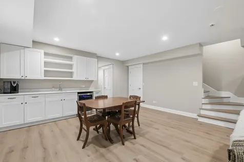 1530 West Grace Street Chicago IL 60613