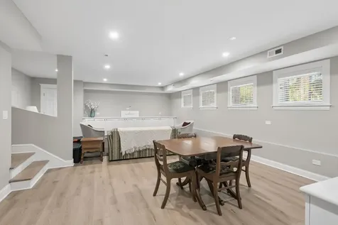 1530 West Grace Street Chicago IL 60613