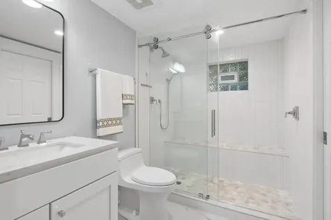 1530 West Grace Street Chicago IL 60613