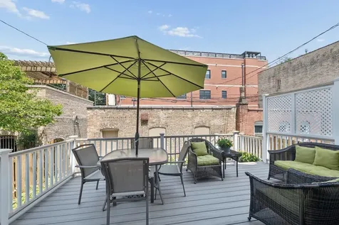 1530 West Grace Street Chicago IL 60613