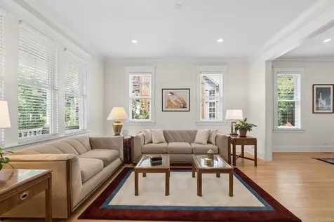 1530 West Grace Street Chicago IL 60613