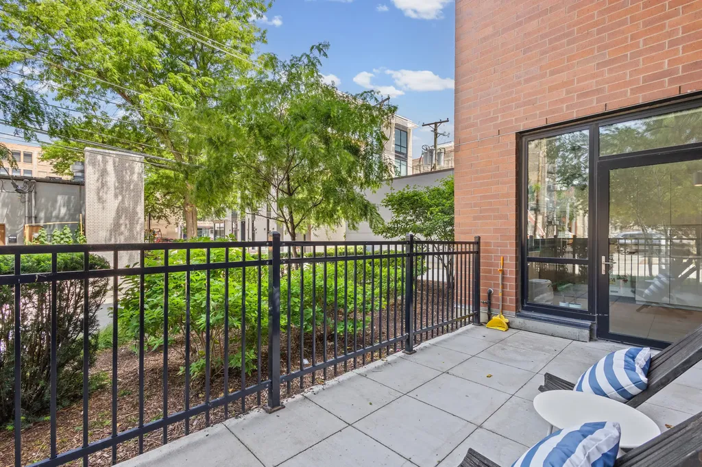 1648 West Division Street Chicago IL 60622