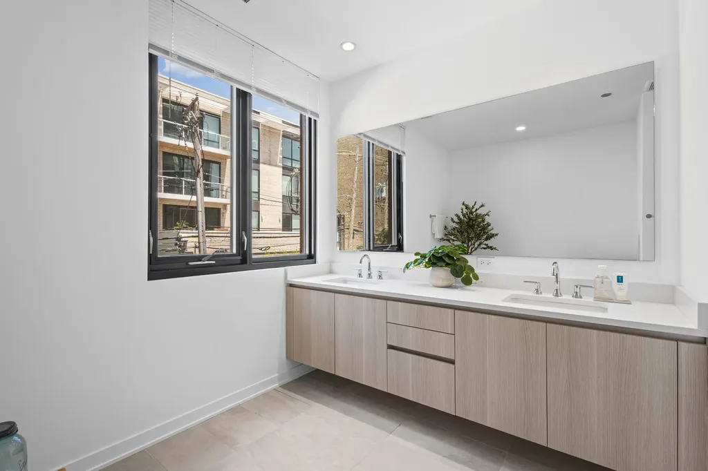 1648 West Division Street Chicago IL 60622