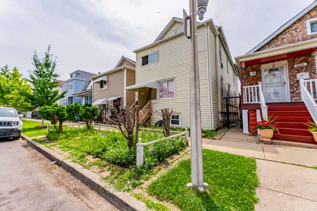 4052 South Campbell Avenue Chicago IL 60632