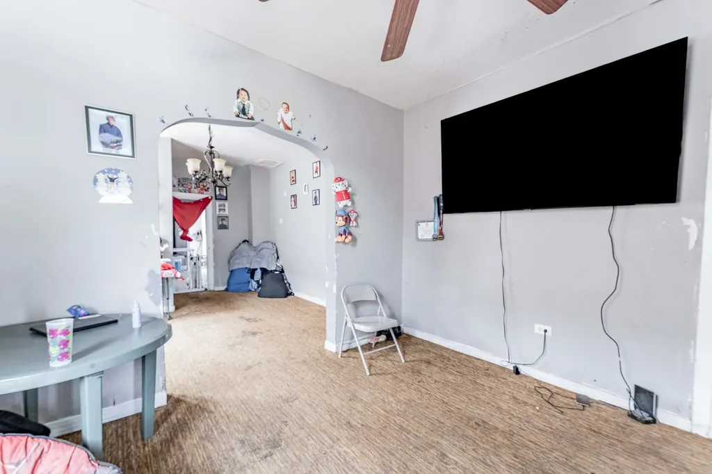 4052 South Campbell Avenue Chicago IL 60632