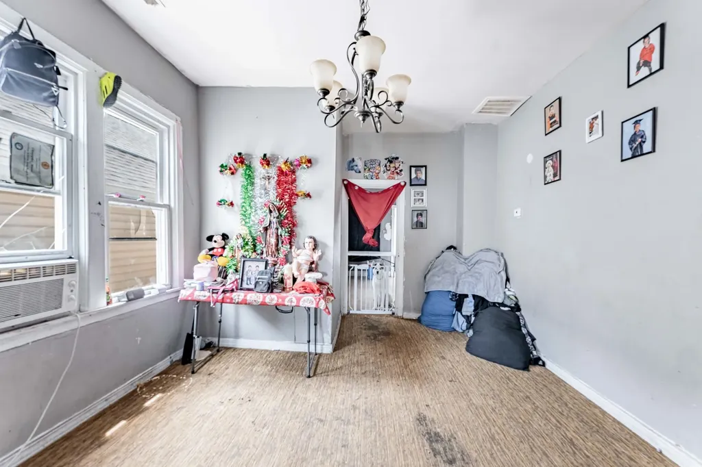 4052 South Campbell Avenue Chicago IL 60632