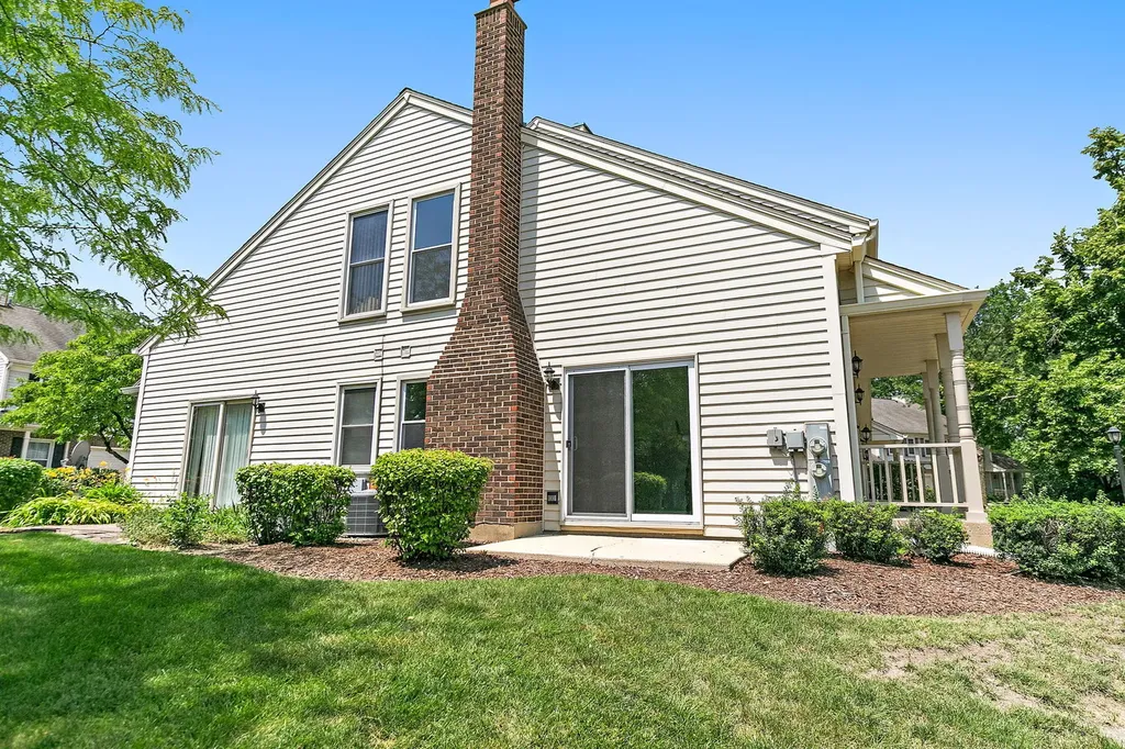 2726 College Hill Circle Schaumburg IL 60173