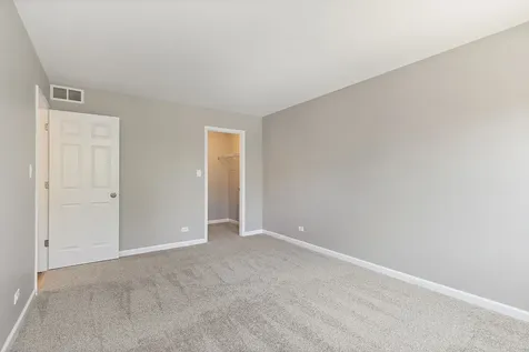 2726 College Hill Circle Schaumburg IL 60173