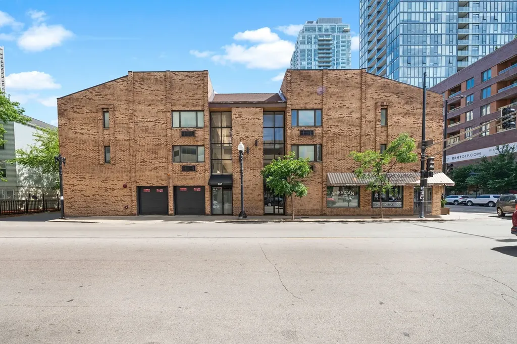 163 West Division Street Chicago IL 60610