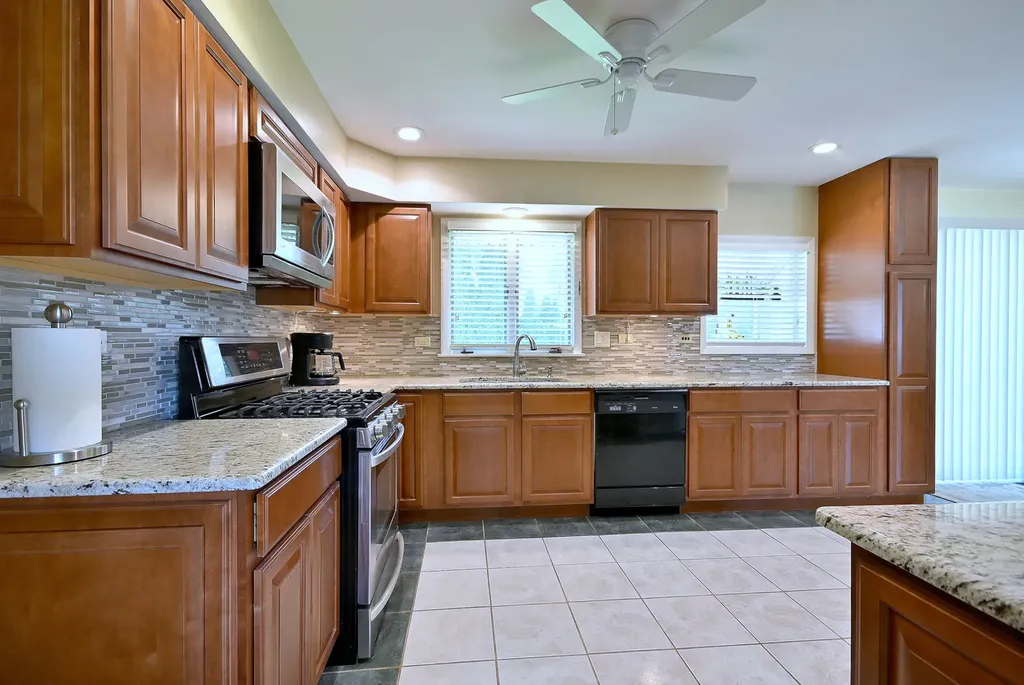 16W650 87TH Street Willowbrook IL 60527