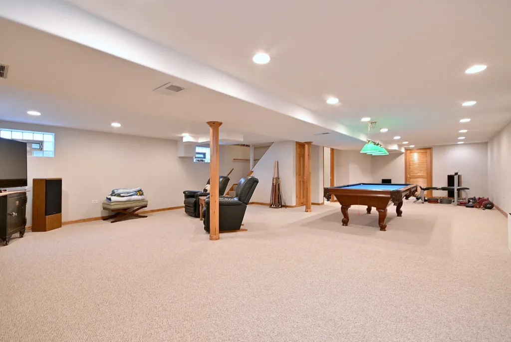 16W650 87TH Street Willowbrook IL 60527
