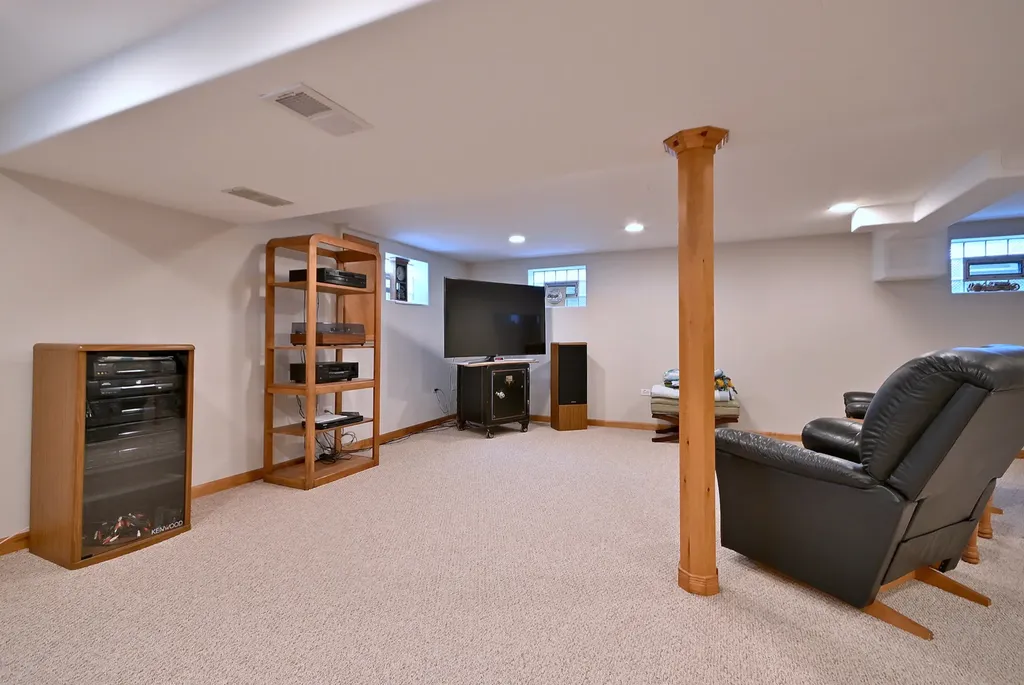 16W650 87TH Street Willowbrook IL 60527