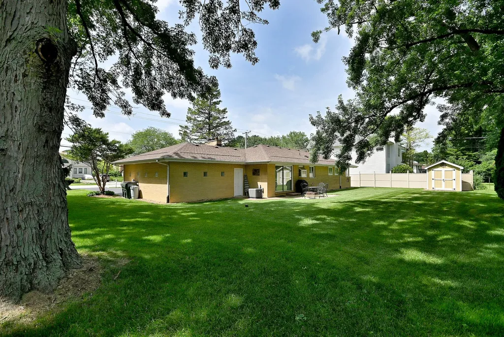 16W650 87TH Street Willowbrook IL 60527