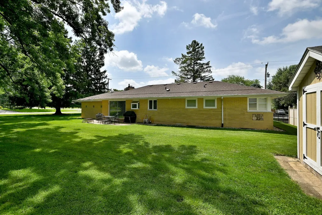 16W650 87TH Street Willowbrook IL 60527