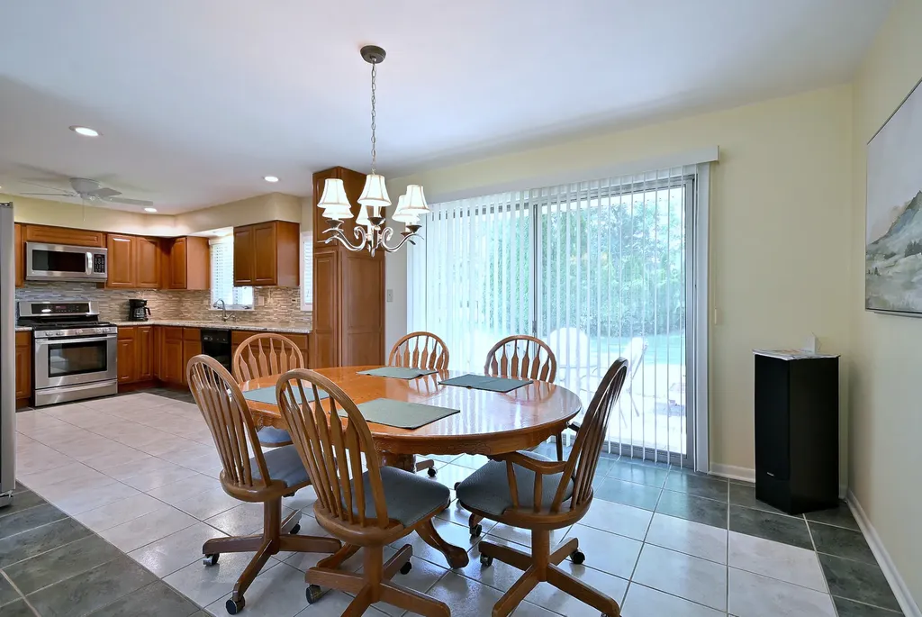 16W650 87TH Street Willowbrook IL 60527