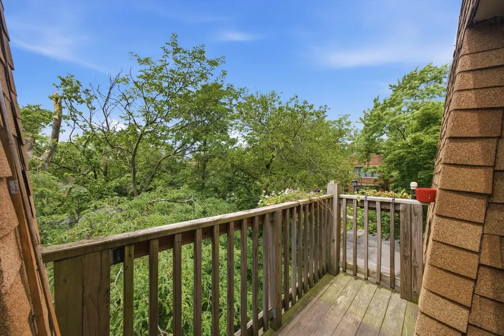 2619 West Agatite Avenue Chicago IL 60625