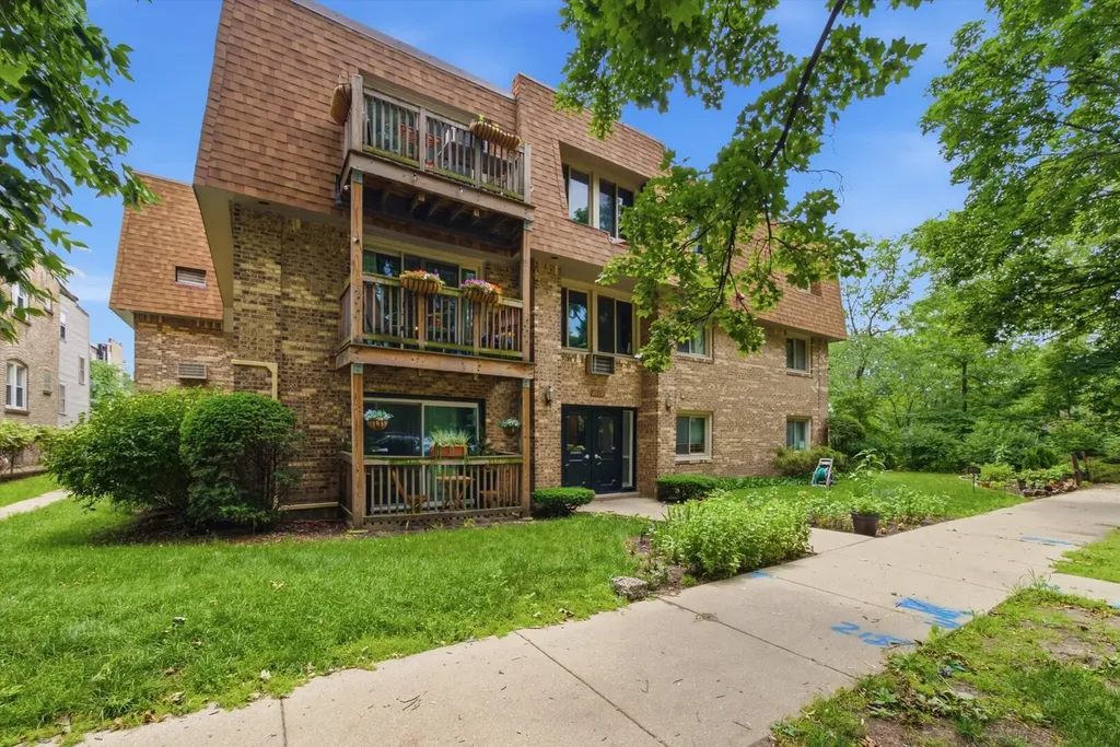 2619 West Agatite Avenue Chicago IL 60625