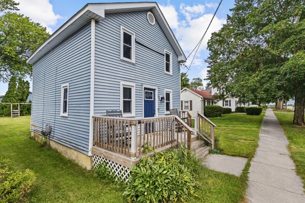 207 East Taylor Street Grant Park IL 60940