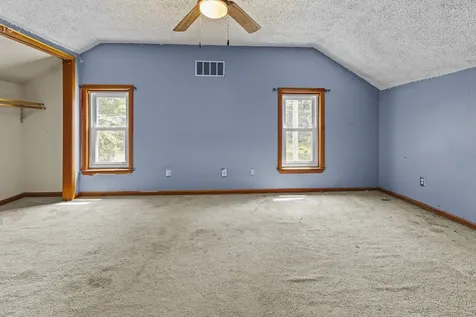 207 East Taylor Street Grant Park IL 60940