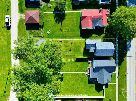 207 East Taylor Street Grant Park IL 60940