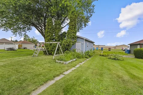 207 East Taylor Street Grant Park IL 60940