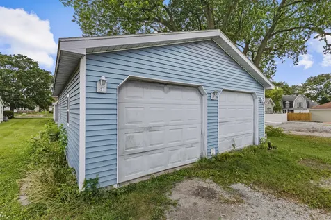 207 East Taylor Street Grant Park IL 60940