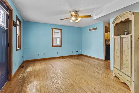 207 East Taylor Street Grant Park IL 60940