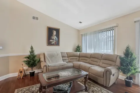 1511 West Pheasant Trail Lane Arlington Heights IL 60004