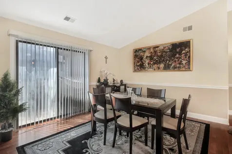 1511 West Pheasant Trail Lane Arlington Heights IL 60004