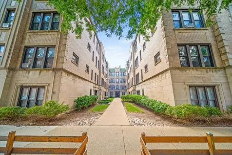 639 West Roscoe Street Chicago IL 60657