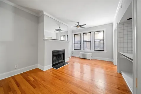 639 West Roscoe Street Chicago IL 60657