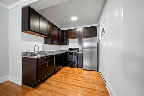 639 West Roscoe Street Chicago IL 60657