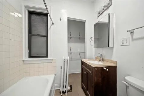 639 West Roscoe Street Chicago IL 60657