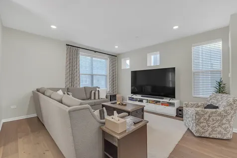 1546 Slade Way Des Plaines IL 60018